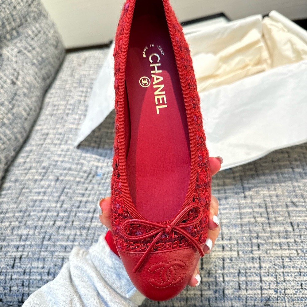 CHANEL Red Tweed Flats with Bow, Like New, Rare, Size 38.5 - Picture 4 of 4